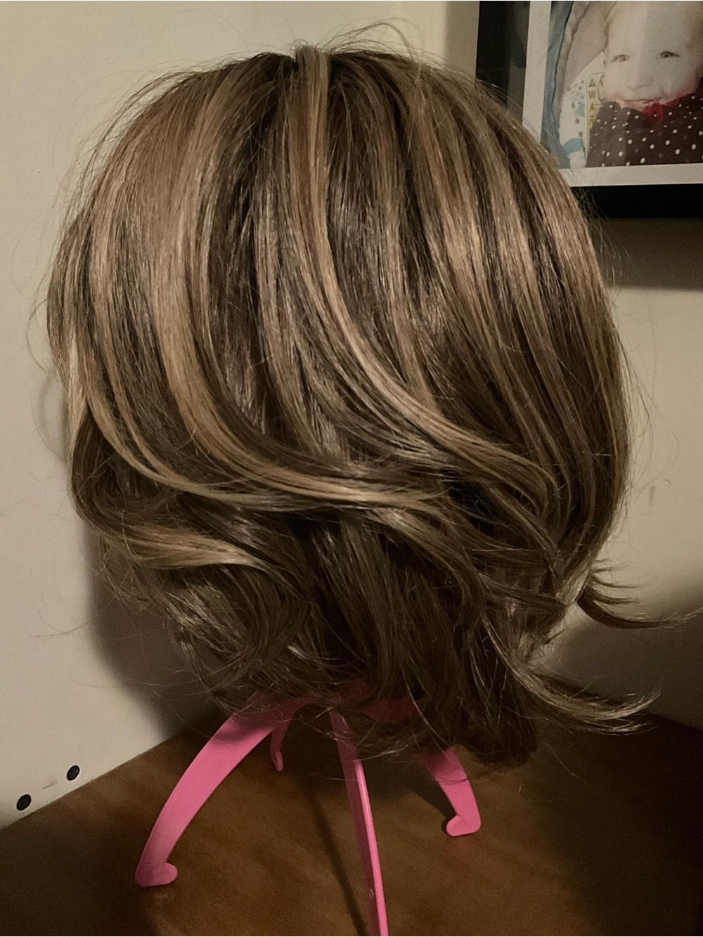 Raquel Welch Wig. “Crowd Pleaser”. Women's Light Brown Blonde Layered Wig -